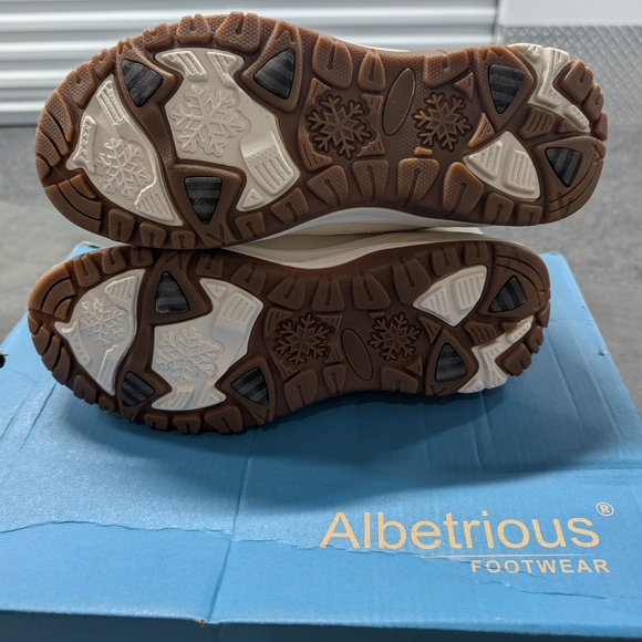 Women's White Winter Boots with Faux Fur - Picture 2 of 3